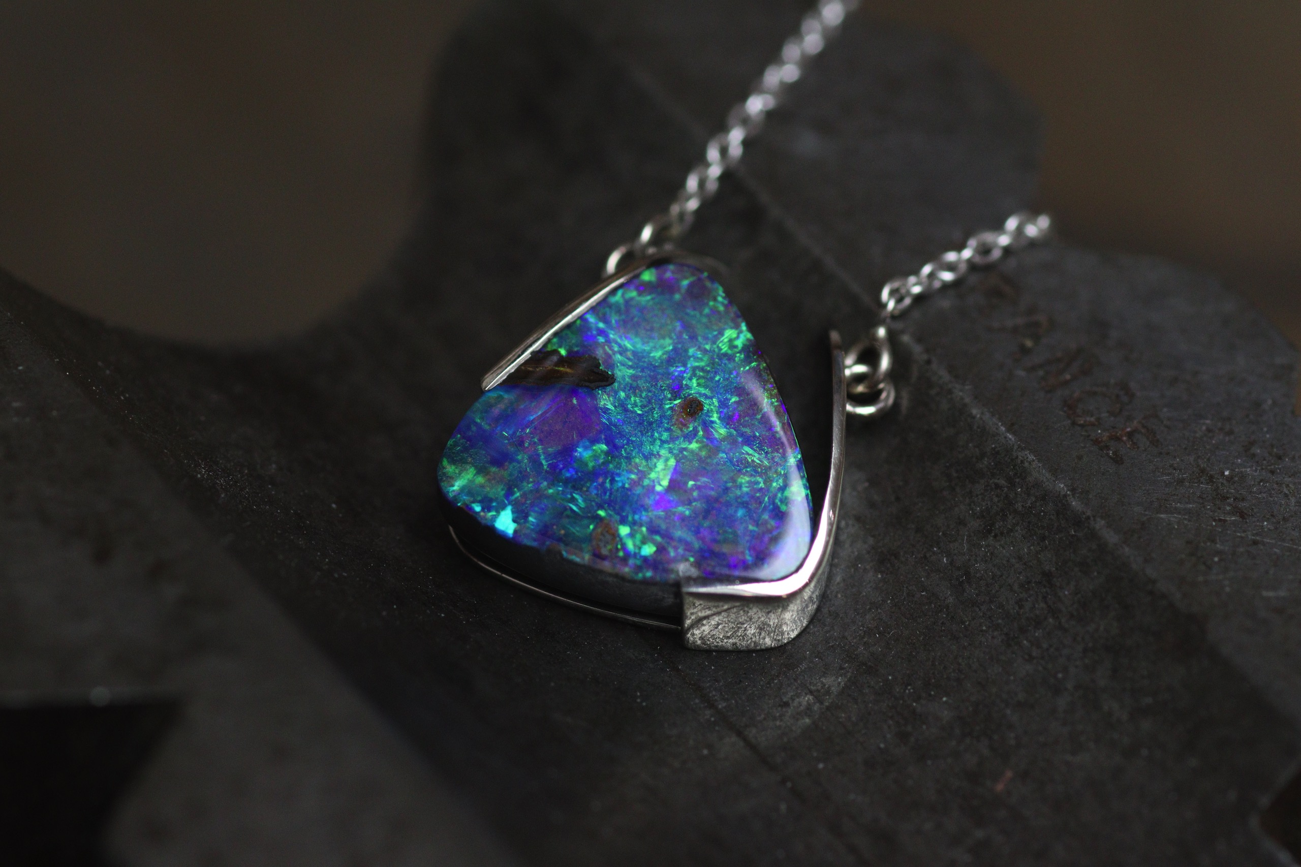Pendentif Opale De Feu Noire Cocktail Cœur – Collier Fantaisie Argent Avec Zircons, Moderne N6